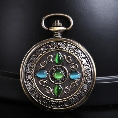 Montre à gousset mécanique à remontage manuel, capot avant décoré de pierres vertes et arabesques Ma montre à gousset